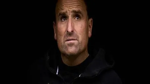 英超赛场：加拉格尔内场截获，精准远射助力球队领跑